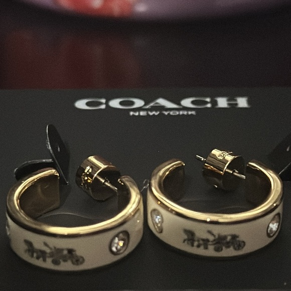 Coach gold and chalk horse and carriage earrings with hearts and flowers and gem - Picture 2 of 5